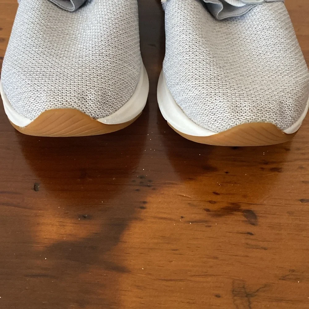 Kids New Balance pull on lace up sneaker gym shoe unisex size 3 grey athletic